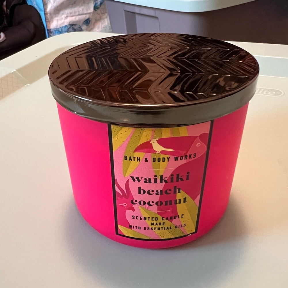 Bath & Body Works waikiki beach coconut candle